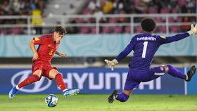Duel Seru, Spanyol Unggul 2-1 Atas Uzbekistan di Babak Pertama