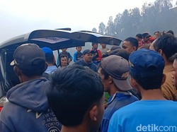 Jenazah Awak Super Tucano Dievakuasi dengan Parasut 50 Meter dari Pesawat