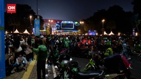 VIDEO: Tak Punya Tiket, Menikmati Konser Coldplay Dari Luar GBK