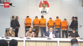 VIDEO: OTT PJ Bupati Sorong, KPK Sita Uang Rp940 Juta dan Jam Rolex