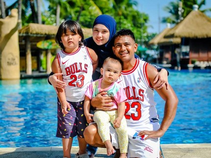 5 Potret Zaky Zimah Bersama Istri dan Dua Anaknya yang Jarang Tersorot