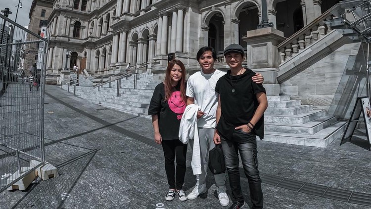 anji bersama anak dan istri