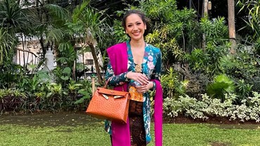 img-title Dikabarkan Akan Dipersunting Tiko Aryawardhana, BCL Unggah Momen Manis Pernikahan