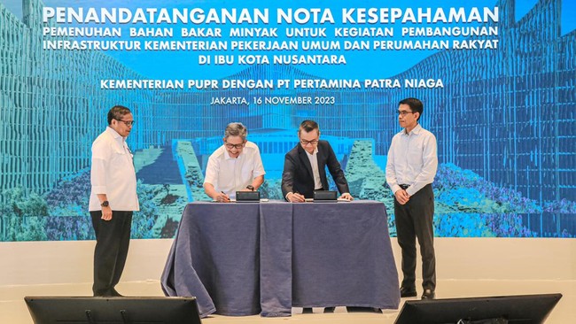 Pertamina Patra Niaga menandatangani kerja sama dengan Kementerian PUPR untuk menyuplai bahan bakar untuk keperluan pembangunan dasar IKN.