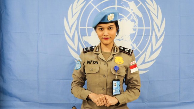 PBB memberikan penghargaan Petugas Polisi Wanita Terbaik PBB 2023 kepada Briptu Renita Rismayanti dalam ajang Pekan Polisi PBB tahunan di Markas Besar PBB.