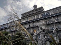 Nestapa Hotel Glamor yang Kini Bak Ditelan Hutan