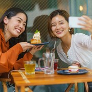 Friendship Goals! Kisah Bestie Menjadi Besan, Anaknya Ikut Bersahabat Sejak Kecil