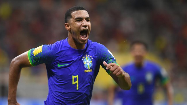 Brasil menang tipis 2-1 atas Inggris pada laga ketiga grup C Piala Dunia U-17 2023 di Jakarta International Stadium (JIS), Jumat (17/11).