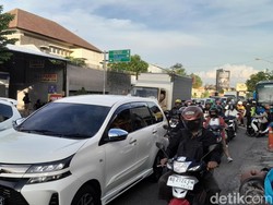 Kawasan Viaduk Gilingan Mulai Macet Sore Ini, Begini Kondisinya