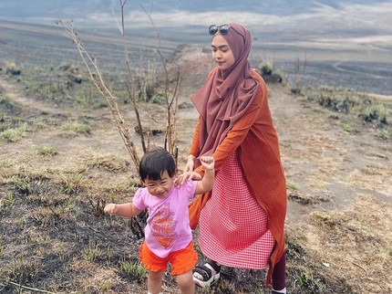 Terpopuler: Ria Ricis Ajak Anak Main di Alam Terbuka, Terbaru Ajak ke Gunung