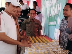 2 Ton Beras-Telur Ludes Dalam Sejam Saat Operasi Murah di Lamongan