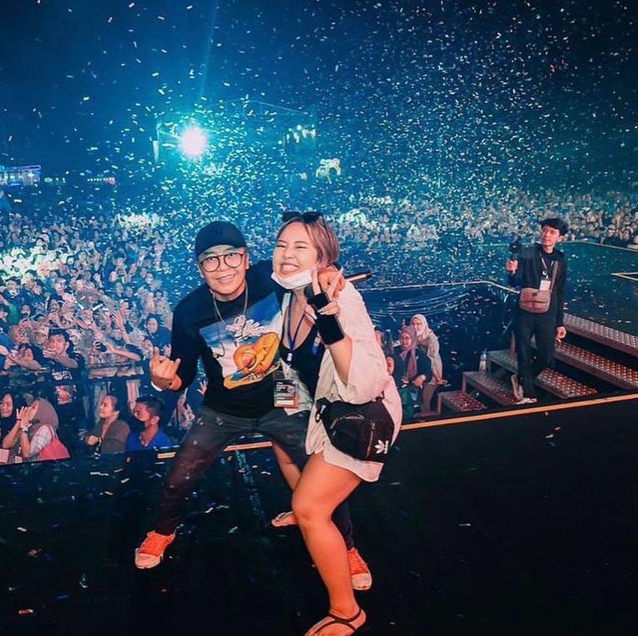 <p>Anak pertamanya diberi nama Aura Rivanya Maharani. Sementara itu, anak keduanya yang bernama Michael Bernard Lasso, meninggal dunia di tahun 2002 setelah dilahirkan kala usia kandungannya masih 6 bulan. (Foto: Instagram: @ari_lasso)</p>