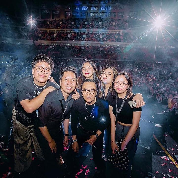 <p>Ari dan Dessy pun kembali dikaruniai tiga orang anak, Bunda. Ketiganya adalah Audra Anandira Lasso, Abraham Bernard Lasso, dan Alessandra Lasso. (Foto: Instagram: @ari_lasso)</p>