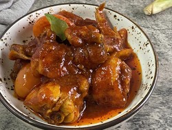Menu Harian Ramadan 3: Empuk Juicy Ayam Asam Manis dan Bistik Ayam