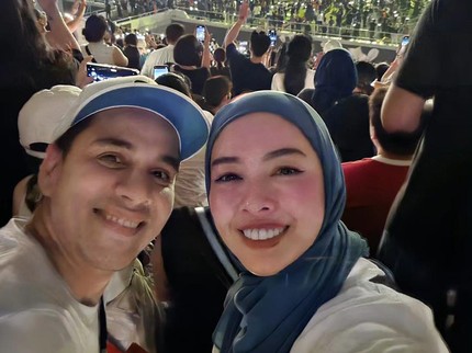 7 Potret Seleb Enjoy Nonton Konser Coldplay, Ada Rionaldo Stokhorst dan Sang Istri