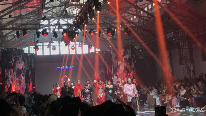 Spotlight Diisi Parade Wastra Nuansa Kontemporer, Semua Bisa Saksikan!