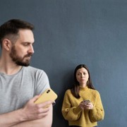 Jika Pacar Tunjukkan 6 Tanda Ini, Bisa Jadi Dia Diam-diam Sedang Berselingkuh!