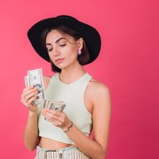 5 Zodiak yang Sangat Buruk Mengatur Keuangan, Cek Solusinya Biar Bisa Lebih Hemat!