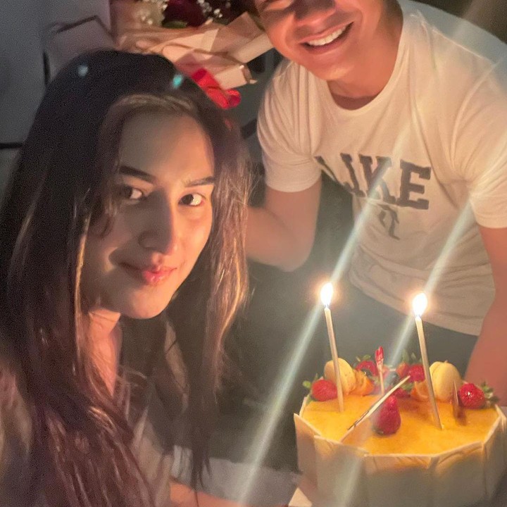 <p>Selama hampir empat tahun menikah, rumah tangga Adly dan Angbeen jarang diterpa isu miring. Keduanya kerap tampil harmonis di berbagai kesempatan. Belum lama ini, Adly memberikan kejutan ulang tahun romantis untuk istrinya. (Foto: Instagram @angbeenrishi/ @adlyfayruz)</p>