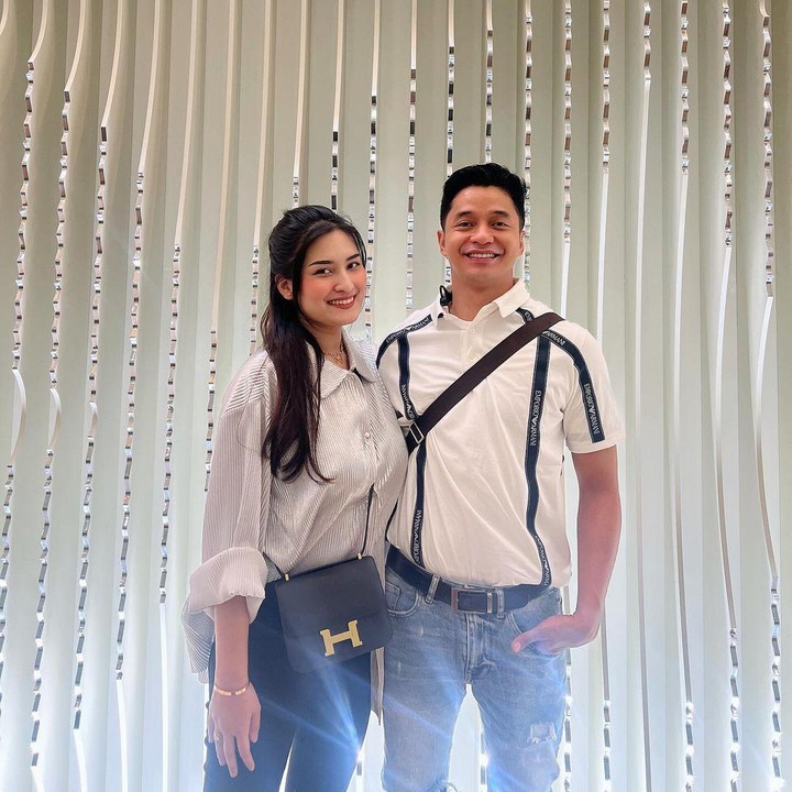 <p>Sejak menikah dengan Adly dan memiliki anak, Angbeen Rishi memang sudah tak lagi tampil di layar kaca. Ia tampaknya kini hanya fokus untuk menjalani peran sebagai istri dan seorang Bunda. (Foto: Instagram @angbeenrishi/ @adlyfayruz)</p>
