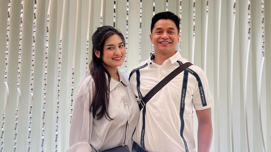 Adly Fairuz dan istri