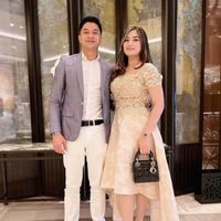 7 Potret Kemesraan Adly Fairuz Dan Istri Blasteran India, Adem Tanpa ...