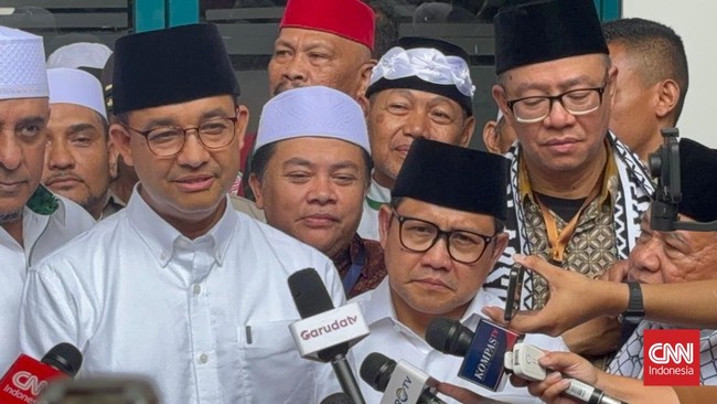 Kiai NU Syukron Makmun Masuk Dewan Penasihat Timnas AMIN Kiai Syukron Makmun dijuluki 'singa podium'. Dia jadi salah satu rekrutan baru timnas AMIN yang mengisi posisi Dewan Penasihat.