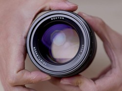 Review Lensa VoigtLander 50mm F/1 Untuk Canon EOS R, Spesialis Foto Portrait