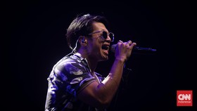 Nidji Bikin Penonton THE FEST Galau Bareng Nyanyikan Hapus Aku