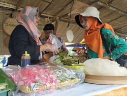 Menikmati Sensasi Berburu Kuliner di Pasar Krempyeng Pacitan