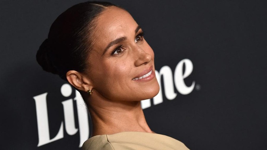 US-ENTERTAINMENT-VARIETY-WOMEN Meghan Markle arrives for Variety's Power of Women event at Mother Wolf in Los Angeles, California, on November 16, 2023. The 2023 honorees include US singer Fantasia Barrino, US singer-songwriter Billie Eilish, English actress Carey Mulligan, US actress Lily Gladstone, British actress Emily Blunt, and Margot Robbies LuckyChap. (Photo by LISA O'CONNOR / AFP)