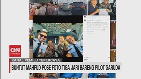 VIDEO: Buntut Mahfud Pose Foto Tiga Jari Bareng Pilot Garuda