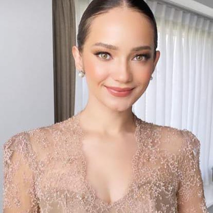 <p>Enzy Storia termasuk salah satu artis yang tak lupa dengan pentingnya pendidikan. Meski sempat menunda kuliahnya selama 9 tahun, akhirnya Enzy berhasil menyandang gelar sarjananya dalam waktu yang tepat. (Foto: Instagram@enzystoria)</p>
