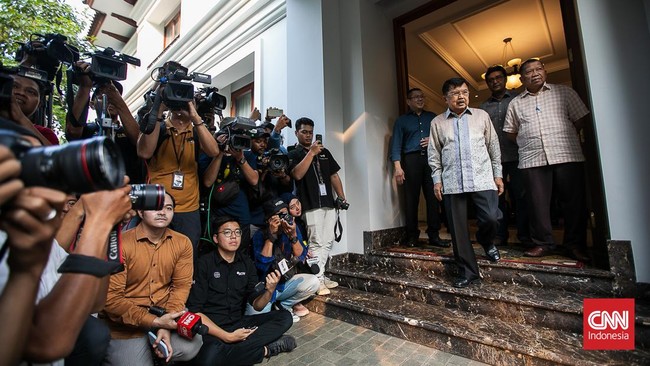 Jusuf Kalla mengenang momen kebersamaan dengan Rizal Ramli. Keduanya sering berbeda pendapat, namun tetap bersahabat.