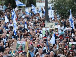 Massa dan Keluarga Sandera Demo di Kantor Netanyahu