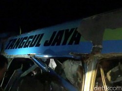 Mobil Elf Tertabrak Kereta di Lumajang, KAI Ingatkan Hal Ini