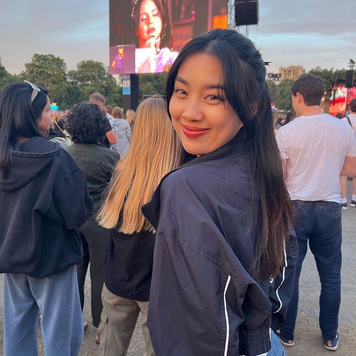 <p>Pada September 2021, Mezzaluna merilis single debutnya yang berjudul <em>In Situ.</em> Saat masih kuliah di Inggris, Mezzaluna juga merilis single keempatnya yang berjudul <em>Setting Up th Phone Call</em> pada Mei 2023. (Foto: Instagram@mezzaluna)</p>