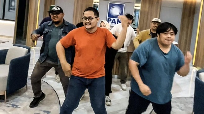 Jelang pemilu 2024 pada Februari mendatang, Partai Amanat Nasional (PAN) menyerukan agar masyarakat terlibat dengan bahagia, misalnya lewat Joget Gemoy.