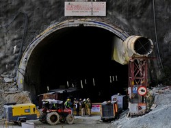 41 Pekerja India ini Sudah 9 Hari Terjebak di Terowongan Runtuh