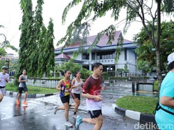 Kaesang Hadiri Acara PSI Run 10K di Pontianak, Warga Antusias Meski Hujan