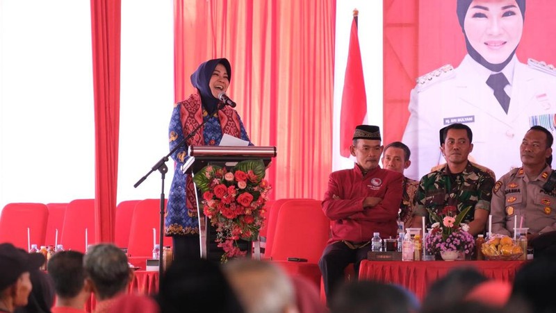 Bupati Klaten, Jawa Tengah Sri Mulyani melakukan sambang warga di perbatasan Klaten dan Sukoharjo tepatnya di Desa Karangjoho, Kecamatan Karangdowo.