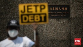 FOTO: Aksi Teatrikal #Bersihkanlndonesia di Depan Kedubes Jepang