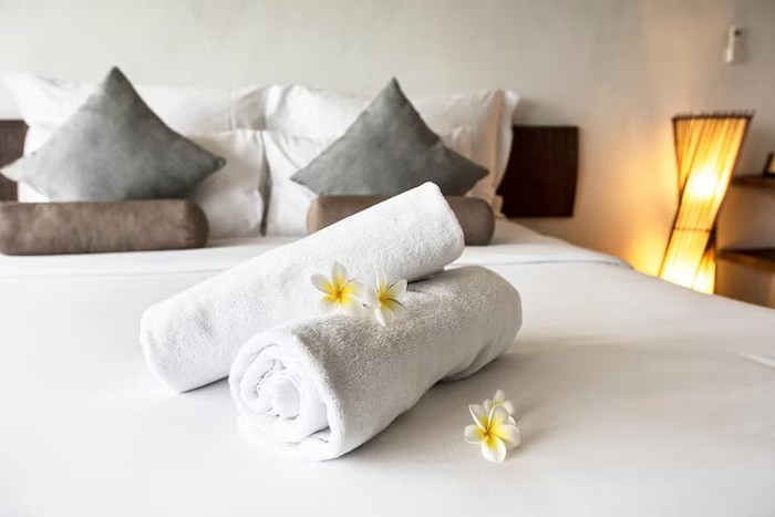 Alasan jangan rapikan tempat tidur saat akan check out dari kamar hotel/Foto: Freepik.com/rawpixel.com Cara Mengecek Kamera Tersembunyi di Kamar Hotel