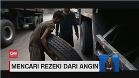 VIDEO: Ironi Jasa Tukang Tambal Ban Mencari Rezeki