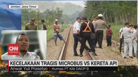 VIDEO: KA Probowangi Tabrak Mobil di Lumajang, 11 Orang Tewas