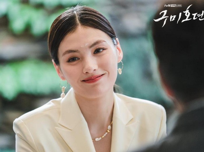 Kim Yong Ji di Tale of the Nine Tailed (2020)