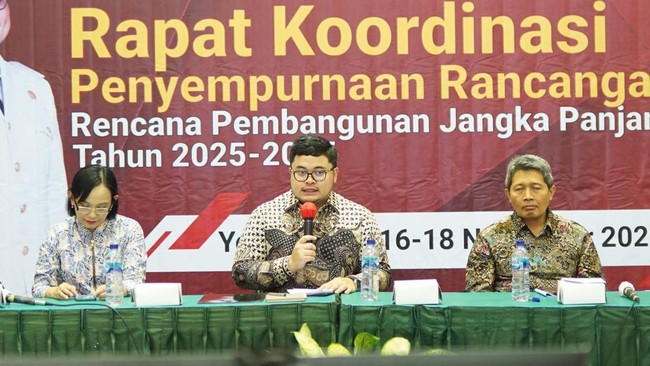 Bupati Kediri Hanindhito Himawan menekankan pentingnya integritas dalam dunia kerja kepada calon sarjana Fakultas Hukum Universitas Gadjah Mada Yogyakarta.