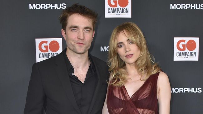 Suki Waterhouse mengumumkan sedang mengandung anak pertamanya dari sang kekasih, aktor Robert Pattinson.