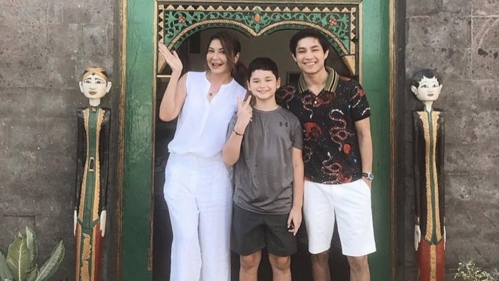 Teuku Rassya dengan Adik Sambung