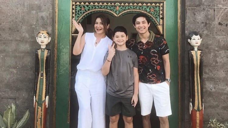Teuku Rassya dengan Adik Sambung